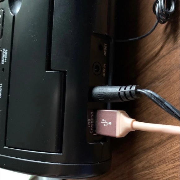 Jensen universal bluetooth clock radio - Picture 3 of 7